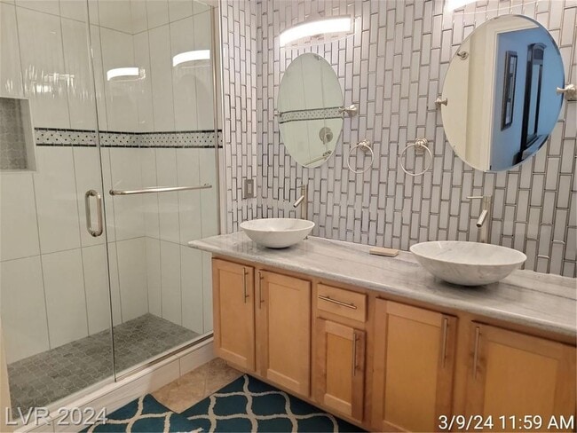 Building Photo - MIDRISE 2 BED, 2 BATH CONDO IN GUARD-GATED...