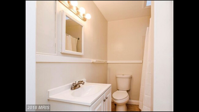 Building Photo - 2038 Grinnalds Ave