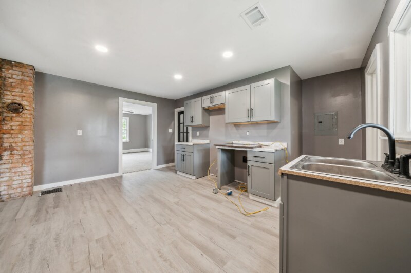 Building Photo - 75 Sycamore St