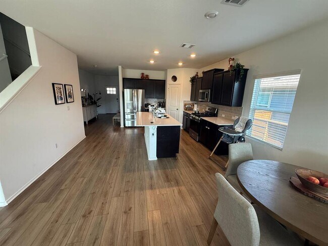 Building Photo - 380 Mendoza