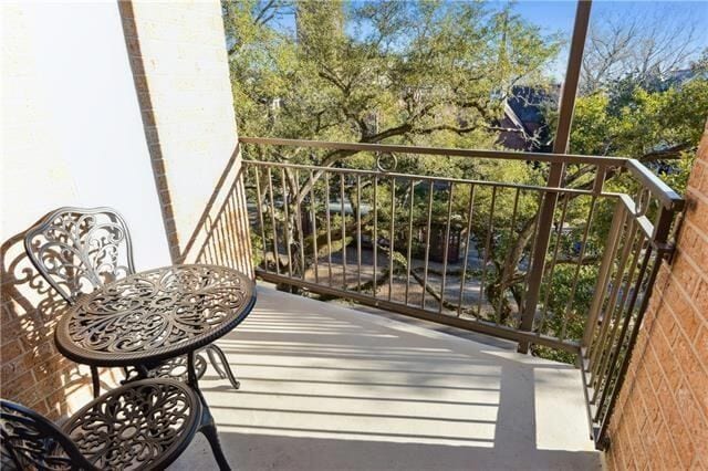 Building Photo - 3915 St Charles Ave