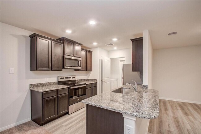 Building Photo - Charming 3BR House in Cleveland