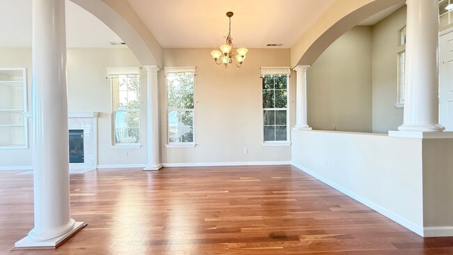 Building Photo - Spacious Four Bedroom Sequoyah Home