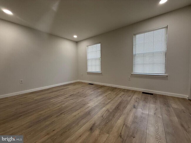 Building Photo - 6 Wosniak Ct