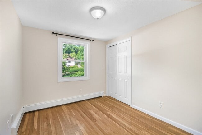 Building Photo - 221 Totten Pond Rd