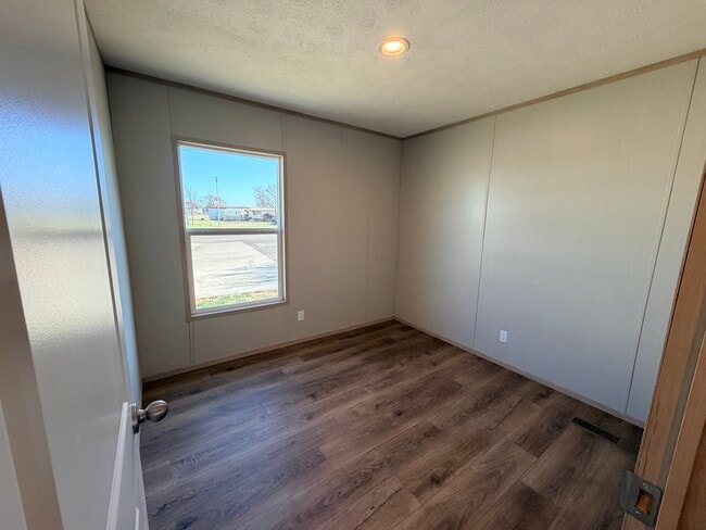 Building Photo - 2101 SW 38th St