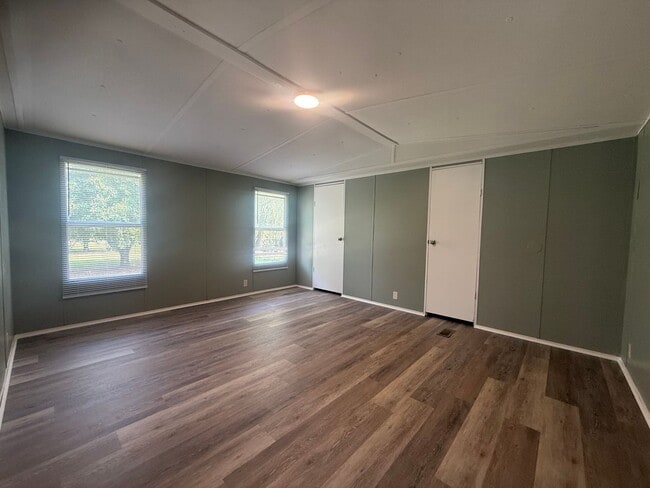 Building Photo - 2 Bedroom 2 Bath Mobile Home in Greenevill...