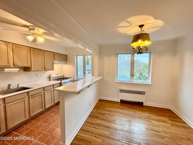 Building Photo - 283 Spring St