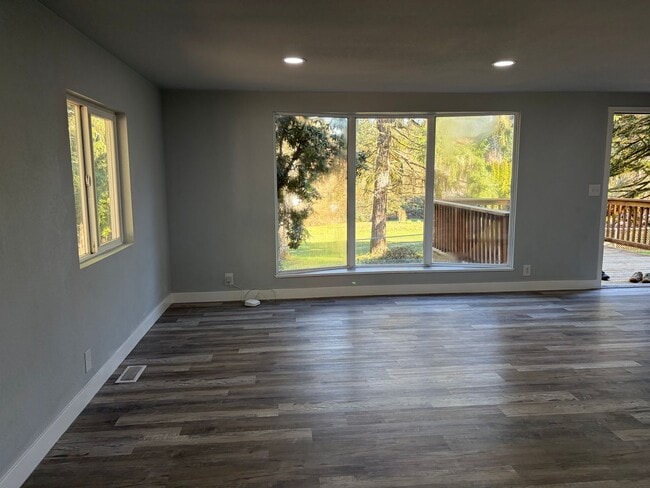 Building Photo - Spacious 3-Bed + Flex Room on Private Fenced 2 Acres, Huge Shop