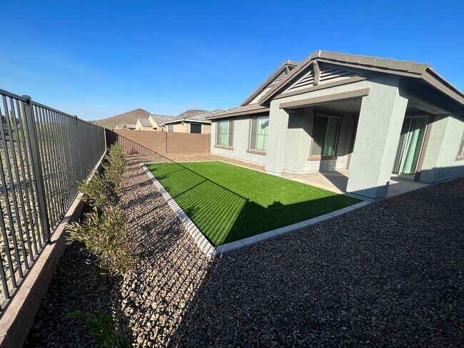 Building Photo - Beautiful Newer Build 3 Bed/2 Bath with Den in Rancho Cabrillo