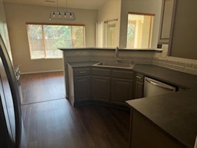 Building Photo - Charming 3 Bedroom 2 Bathroom With Den Hom...
