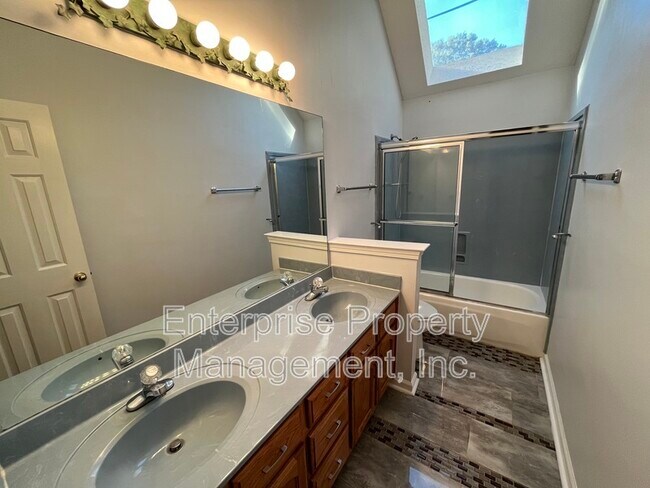 Building Photo - 384 Walnut Trace Dr