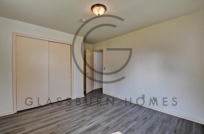 Building Photo - 3203 S Holt Rd