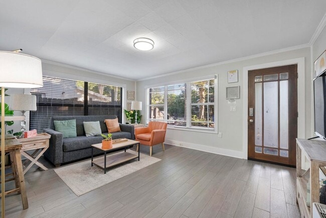 Building Photo - 551 SW 13th Ave