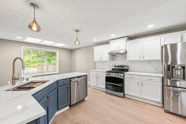 Building Photo - Spacious Sunrise Home for Rent in Puyallup...