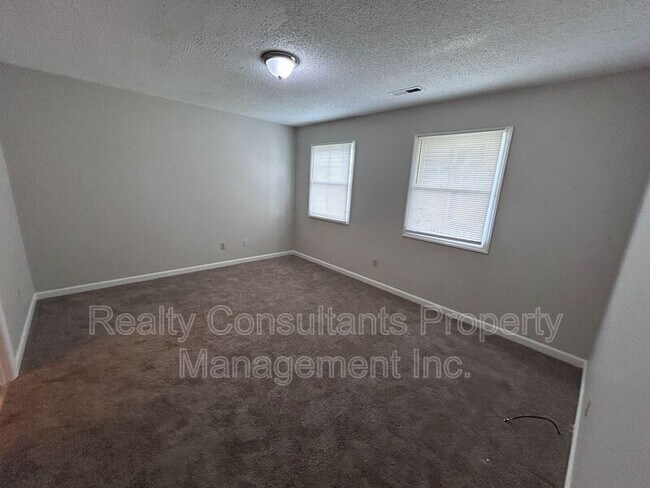 Building Photo - 2413 Robbins St