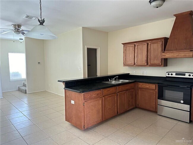 Building Photo - 13 West Dr