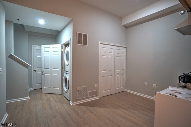 Building Photo - 117 Conover Terrace