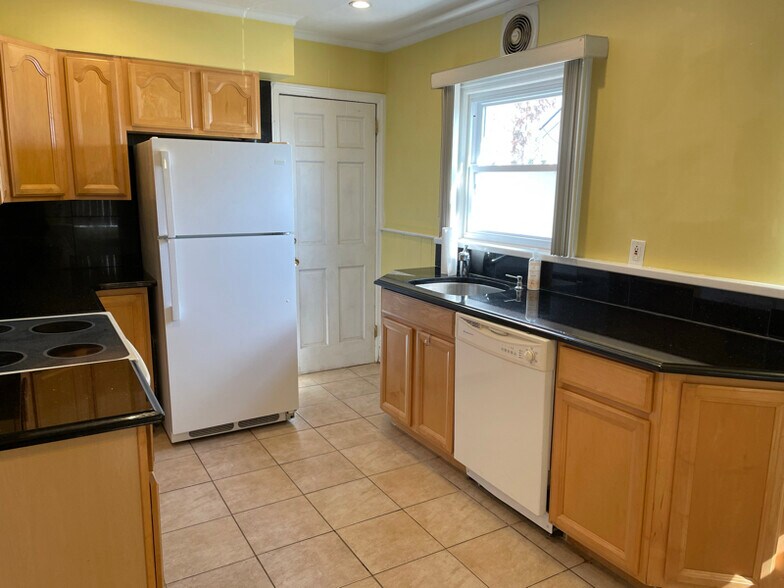 Building Photo - 14 /A yet