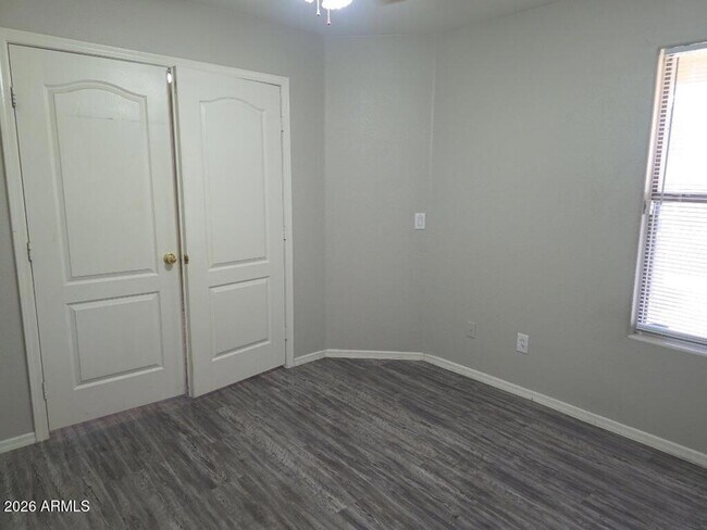 Building Photo - 12917 W Wilshire Dr
