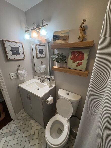 Building Photo - 5064 English Village Dr