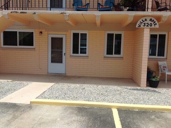Large covered porch - 320 N 3rd St