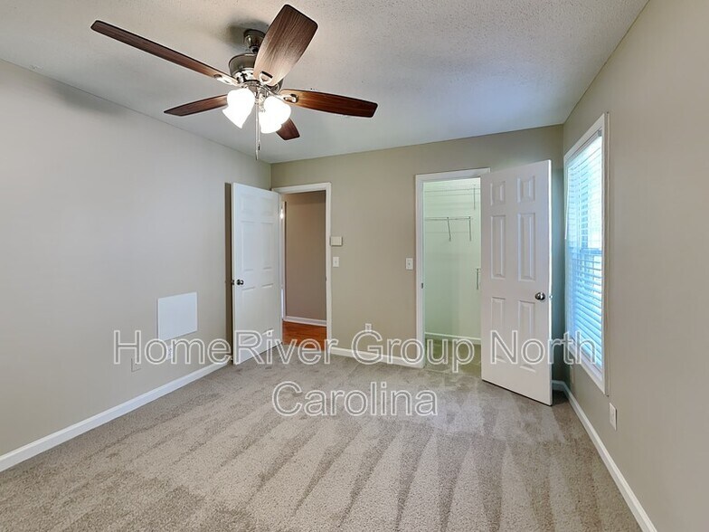 Building Photo - 822 Banner Oak Ct