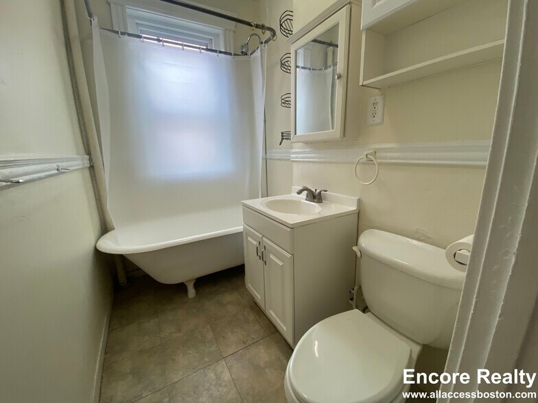 Building Photo - 364 Riverway