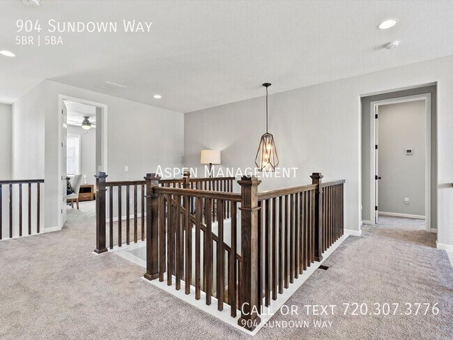 Building Photo - 904 Sundown Way