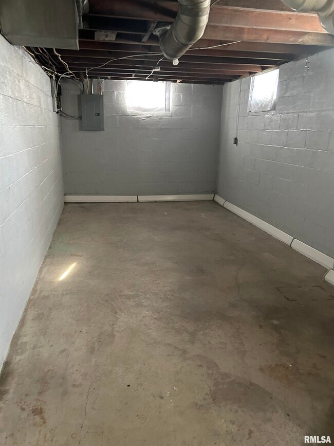 Building Photo - 405 Keller St