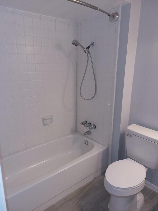 Building Photo - 1846 Hollister St