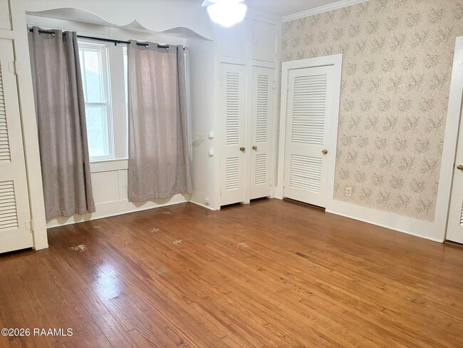 Building Photo - 208 St Anne St