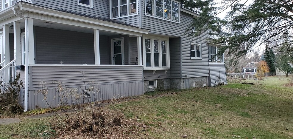 House and porch - 908 Tulip St