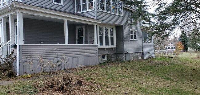 House and porch - 908 Tulip St