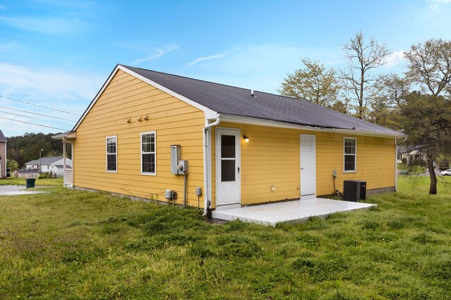 Building Photo - Beautiful Ranch Style Single Family Home w...