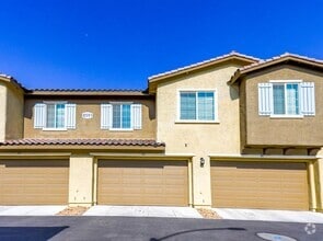 Building Photo - Beautiful Mountains Edge 3 Bedroom Townhome
