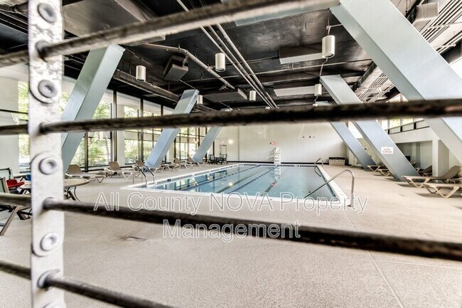 Building Photo - 3800 Powell Ln