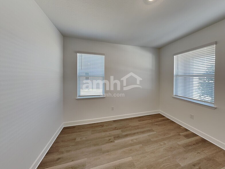 Building Photo - 3013 20th Ave W