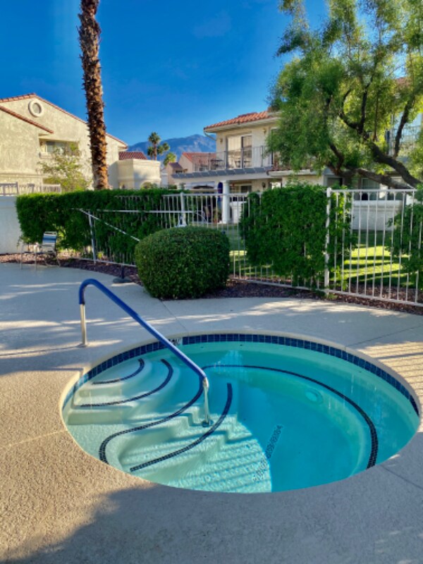 Building Photo - 4901 E Mesquite Ave