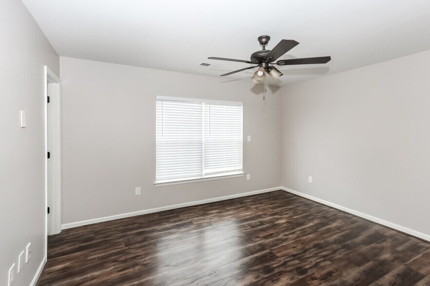 Building Photo - 3620 Luton Ct