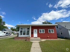 Building Photo - 2 Bedroom Home