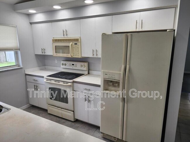 Building Photo - 12095 Elgin Blvd