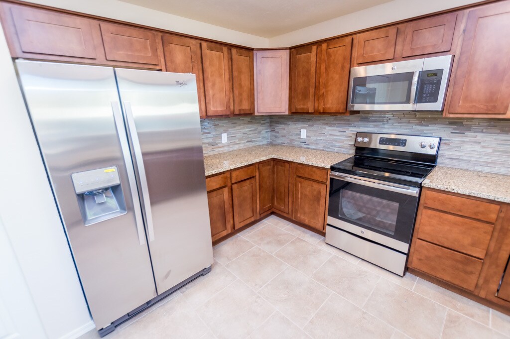 Kitchen - 1448 E Carmelita Dr