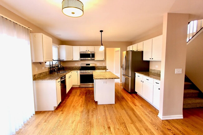 Building Photo - 18376 W Springwood Dr