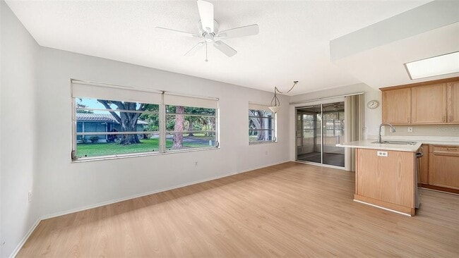 Building Photo - 515 Rousseau Dr