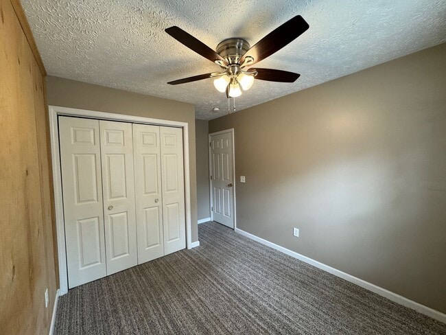 Building Photo - Candler - 2 Bedroom Available Now