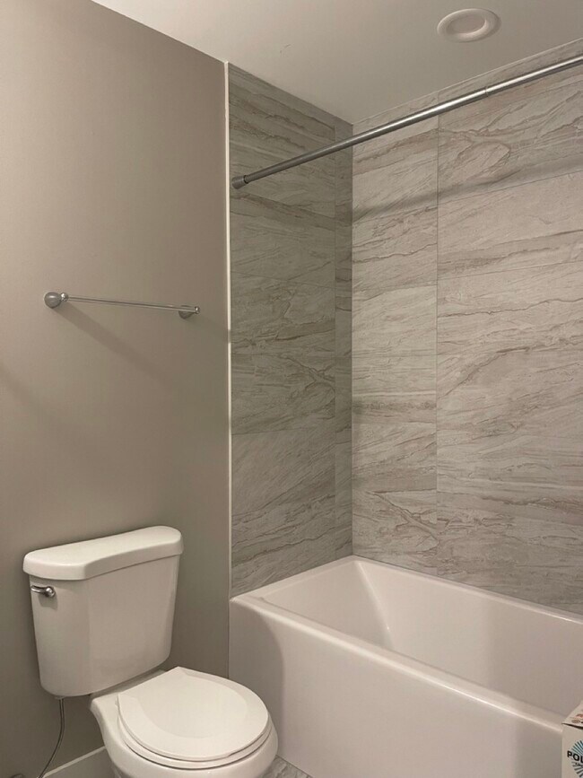 Building Photo - 215 S Hamilton Ave