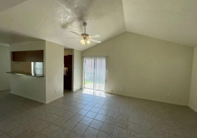 Building Photo - 2527 Cypress Dr