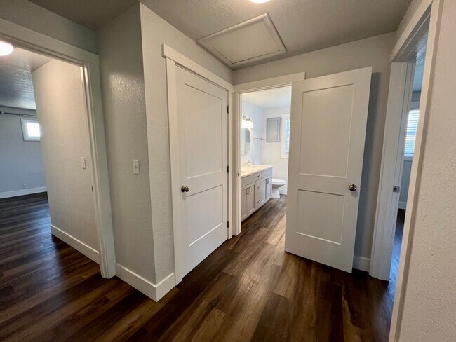 Building Photo - Fully Remodeled 4 Bed 3 Bath Home in the C...