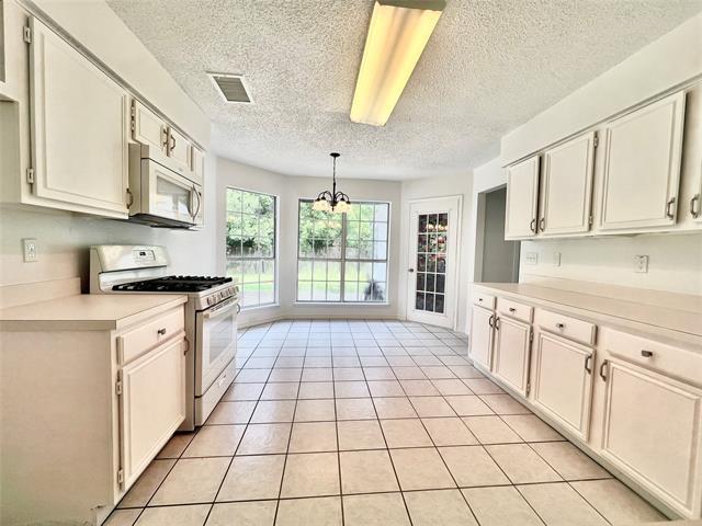 Building Photo - 7420 Blackthorn Dr